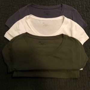 Woman’s T-shirt’s  quantity of 3